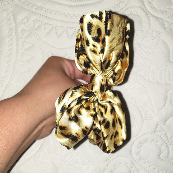 Leopard with Bow Headband - Picture 3 of 4